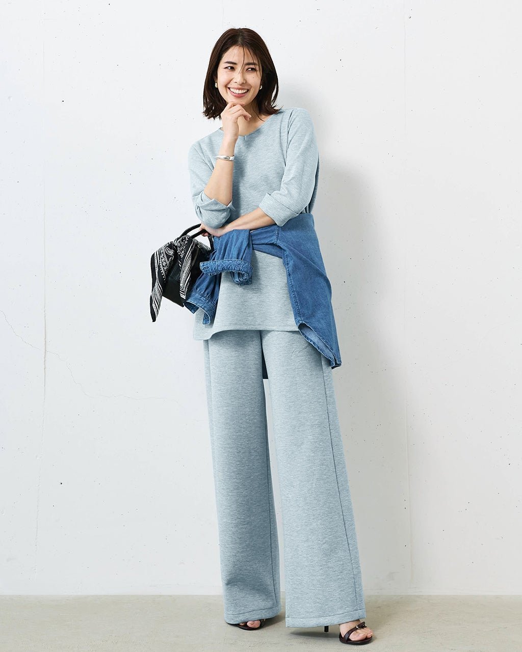 【ドゥクラッセ/DoCLASSE】のライトダンボールニット・浅Vフレアトップス インテリア・キッズ・メンズ・レディースファッション・服の通販 founy(ファニー) 　ファッション　Fashion　レディースファッション　Fashion for Women　トップス・カットソー　Cut & Sew Tops　ニット　Knit Tops & Sweaters　セットアップ　Matching Sets　レディーストップス・ブラウス　Tops & Blouses / Assorted Women's Tops　カットソー　Cut and Sewn Top　ストレッチ　Stretch, Stretchy Fabric　セットアップ　Set-Up, Coordinated Outfit　フェイス　Face, Facial Design　ライトブルー|ID: prp329100004925939 ipo3291000000036963168