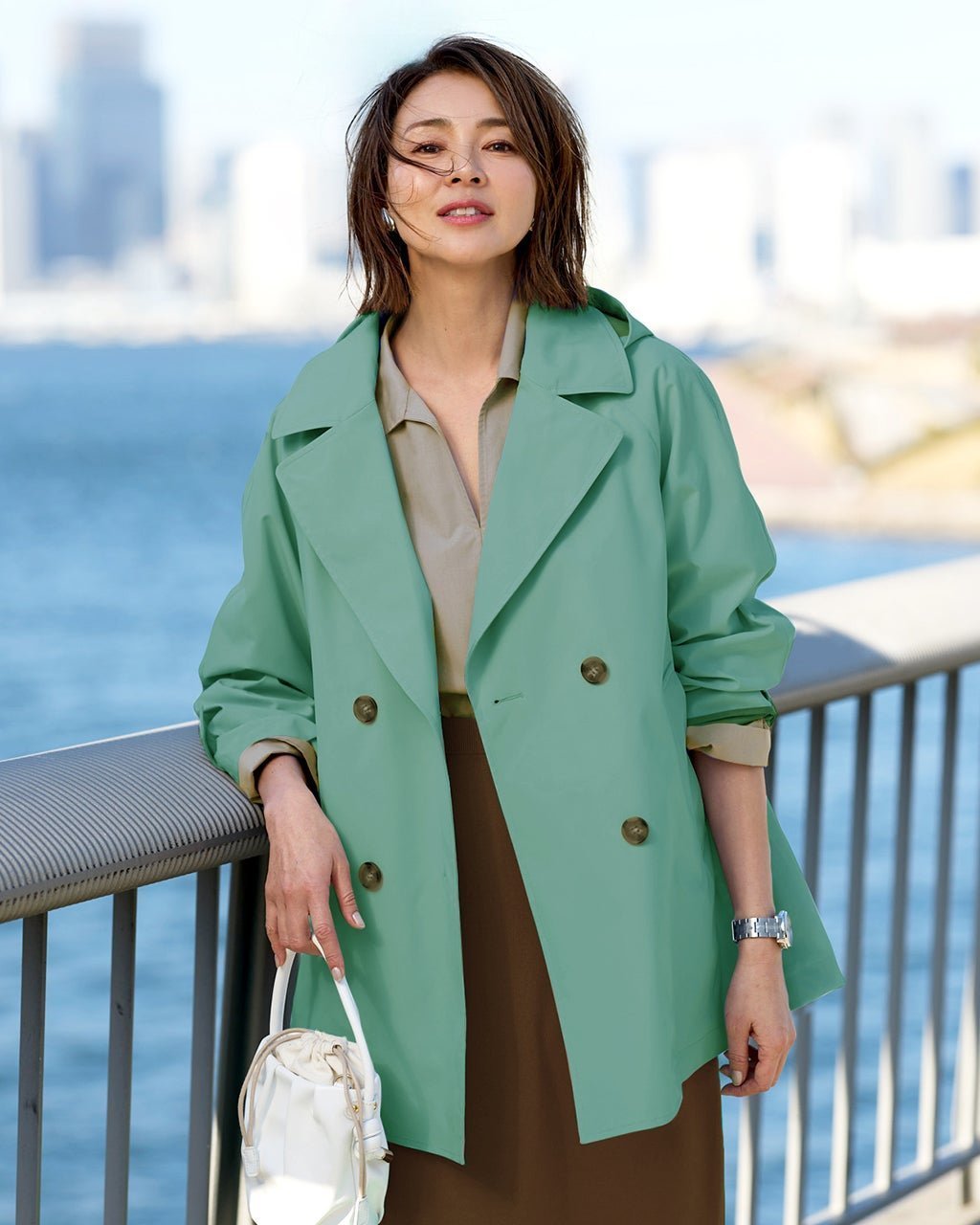 【ドゥクラッセ/DoCLASSE】のシャットウインド・ダブルブレストコート インテリア・キッズ・メンズ・レディースファッション・服の通販 founy(ファニー) 　ファッション　Fashion　レディースファッション　Fashion for Women　アウター　Coat / Outerwear Collection　コート・ロングコート・ピーコート　Long Coats, Peacoats & More　ストレッチ　Stretch, Stretchy Fabric　フォルム　Silhouette, Form　ミドル　Middle Length, Mid Height　ミストグリーン|ID: prp329100004925945 ipo3291000000036963204