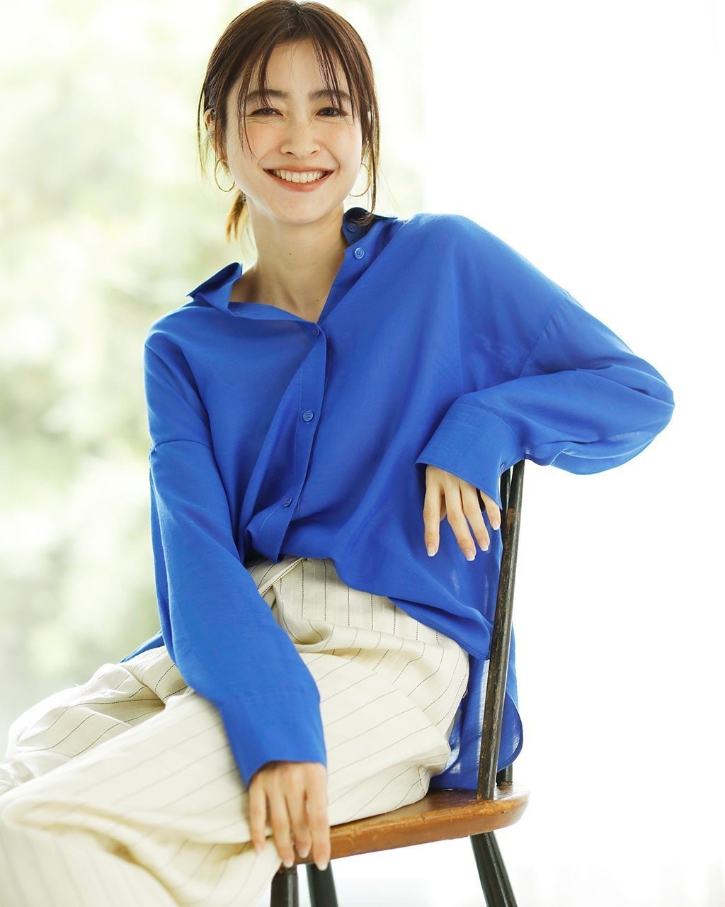 【ドゥクラッセ/DoCLASSE】のシアーライト・2WAYオーバーシャツ インテリア・キッズ・メンズ・レディースファッション・服の通販 founy(ファニー) 　ファッション　Fashion　レディースファッション　Fashion for Women　トップス・カットソー　Cut & Sew Tops　シャツ・ブラウス・オフィスカジュアル　Elegant Blouses & Button-Ups　ブルー|ID: prp329100004925951 ipo3291000000037024132