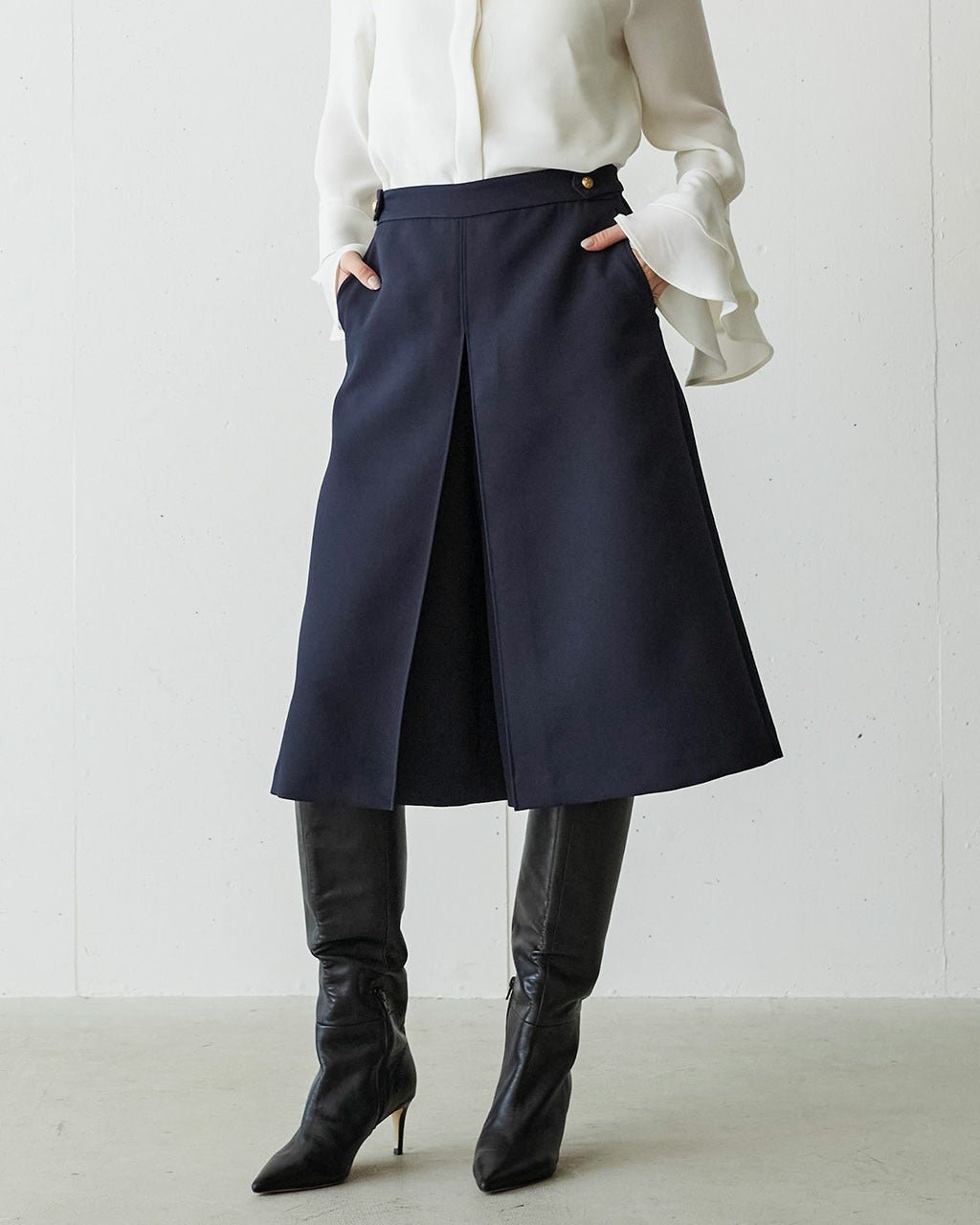 【ドゥクラッセ/DoCLASSE】のマトラッセクロス・ワイドクロップトパンツ インテリア・キッズ・メンズ・レディースファッション・服の通販 founy(ファニー) 　ファッション　Fashion　レディースファッション　Fashion for Women　パンツ　Pants & Trousers　ドレープ　Drape, Draping Fabric　ハーフ　Half, Half-Length　ラグジュアリー　Luxury, Elegant　A/W・秋冬　Autumn/Winter　ネイビー|ID: prp329100004925965 ipo3291000000037024164