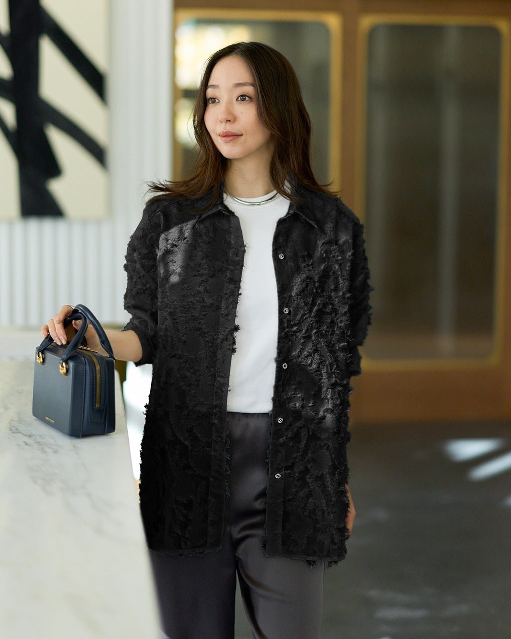 【ドゥクラッセ/DoCLASSE】のカットジャカード・フォルムシャツ インテリア・キッズ・メンズ・レディースファッション・服の通販 founy(ファニー) 　ファッション　Fashion　レディースファッション　Fashion for Women　トップス・カットソー　Cut & Sew Tops　シャツ・ブラウス・オフィスカジュアル　Elegant Blouses & Button-Ups　シンプル　Simple, Minimal　ジャカード／ジャガード　Jacquard, Woven Pattern　ブラック|ID: prp329100004925973 ipo3291000000036963337