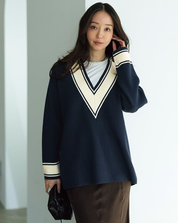 【ドゥクラッセ/DoCLASSE】のコットン混・配色Vネックセーター インテリア・キッズ・メンズ・レディースファッション・服の通販 founy(ファニー) https://founy.com/ ファッション Fashion レディースファッション Fashion for Women トップス・カットソー Cut & Sew Tops ニット Knit Tops & Sweaters Vネックトップス V-Neck Tops / V-Cut Neckline Shirts おすすめ Recommended / Our Picks セーター Sweater, Knitwear フェミニン Feminine, Girly モダン Modern, Contemporary ロング Long, Long-Length 畦 Ribbed Knit |ID: prp329100004925993 ipo3291000000036963418