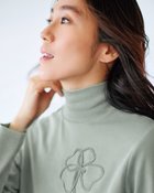 【ドゥクラッセ/DoCLASSE】の超長綿ハイネック/コード刺繍 ダスティーブルー|ID: prp329100004925994 ipo3291000000036963426