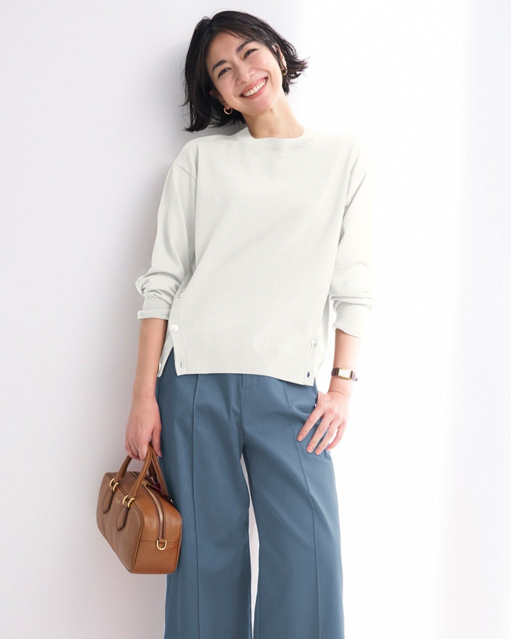 【ドゥクラッセ/DoCLASSE】のサイドボタン・プルオーバーニット インテリア・キッズ・メンズ・レディースファッション・服の通販 founy(ファニー) 　ファッション　Fashion　レディースファッション　Fashion for Women　トップス・カットソー　Cut & Sew Tops　ニット　Knit Tops & Sweaters　カジュアルプルオーバー・ニットトップス　Pullovers & Knit Tops / Casual Pullovers　なめらか　Smooth, Silky Texture　シンプル　Simple, Minimal　セーター　Sweater, Knitwear　フォルム　Silhouette, Form　メタル　Metal, Metal Parts　ホワイト|ID: prp329100004926005 ipo3291000000036963463