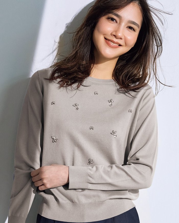 【ドゥクラッセ/DoCLASSE】のクリスタルビジュー・プルオーバーニット インテリア・キッズ・メンズ・レディースファッション・服の通販 founy(ファウニー) https://founy.com/ ファッション Fashion レディースファッション Fashion for Women トップス・カットソー Cut & Sew Tops ニット Knit Tops & Sweaters カジュアルプルオーバー・ニットトップス Pullovers & Knit Tops / Casual Pullovers おすすめ Recommended / Our Picks アンサンブル Ensemble Set カーディガン Cardigan, Knitwear コンパクト Compact, Small Size セーター Sweater, Knitwear 人気 Popular, Best Seller |ID: prp329100004926025 ipo3291000000037246039