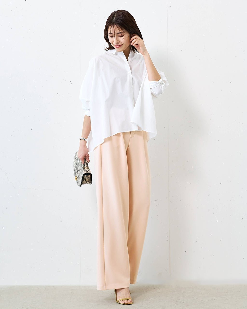 【ドゥクラッセ/DoCLASSE】のイージージョーゼット・セミワイドパンツ インテリア・キッズ・メンズ・レディースファッション・服の通販 founy(ファニー) 　ファッション　Fashion　レディースファッション　Fashion for Women　パンツ　Pants & Trousers　おすすめ　Recommended / Our Picks　なめらか　Smooth, Silky Texture　オケージョン　Occasion Wear　カットソー　Cut and Sewn Top　ジョーゼット　Georgette, Semi-Sheer Fabric　セットアップ　Set-Up, Coordinated Outfit　ドレープ　Drape, Draping Fabric　ビジネス 仕事 通勤　Business / Work / Commuting　ワイド　Wide, Wide Fit　ピンクベージュ|ID: prp329100004926056 ipo3291000000036963661