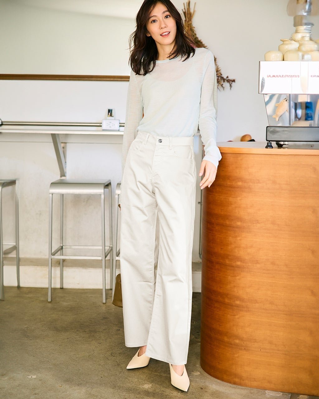 【ドゥクラッセ/DoCLASSE】のフォルムデニム・セミワイド/72cm インテリア・キッズ・メンズ・レディースファッション・服の通販 founy(ファニー) 　ファッション　Fashion　レディースファッション　Fashion for Women　パンツ　Pants & Trousers　ストレッチ　Stretch, Stretchy Fabric　デニム　Denim, Jeans Material　バランス　Balance, Style Balance　フォルム　Silhouette, Form　ワイド　Wide, Wide Fit　ヴィンテージ　Vintage Style　オフホワイト|ID: prp329100004926060 ipo3291000000036963690