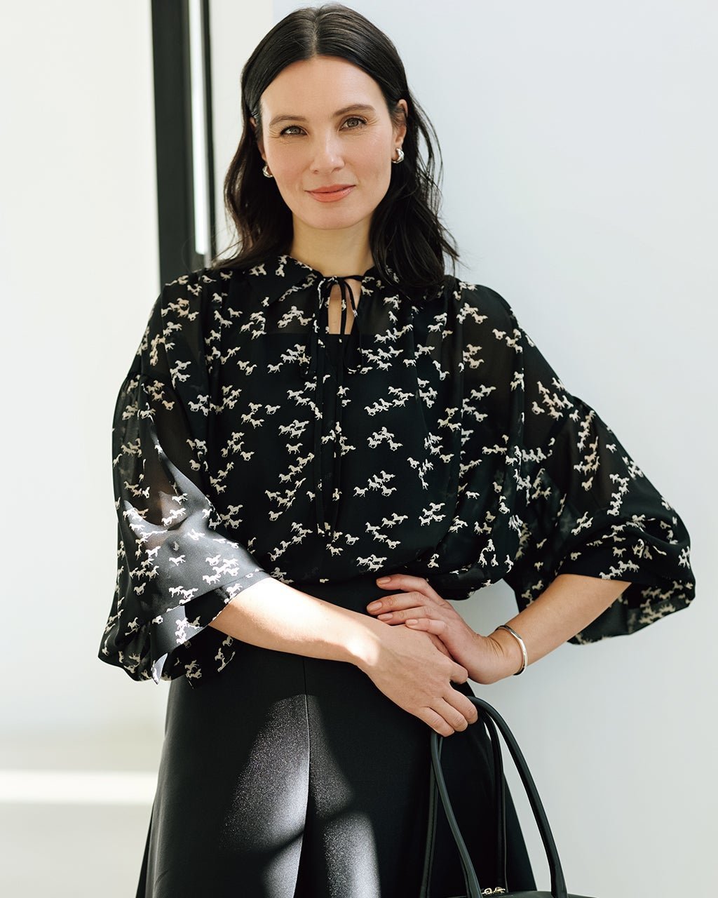 【ドゥクラッセ/DoCLASSE】のホースプリント・シフォンブラウス 人気、トレンドファッション・服の通販 founy(ファニー) 　ファッション　Fashion　レディースファッション　Fashion for Women　トップス・カットソー　Cut & Sew Tops　シャツ・ブラウス・オフィスカジュアル　Elegant Blouses & Button-Ups　ギャザー　Gathered, Ruffled　プリント　Print, Printed Pattern　モダン　Modern, Contemporary　リボン　Ribbon, Bow　夏　Summer　春　Spring　S/S・春夏　SS, Spring/Summer, Warm Season　 other-1|ID: prp329100004926063 ipo3291000000036963701