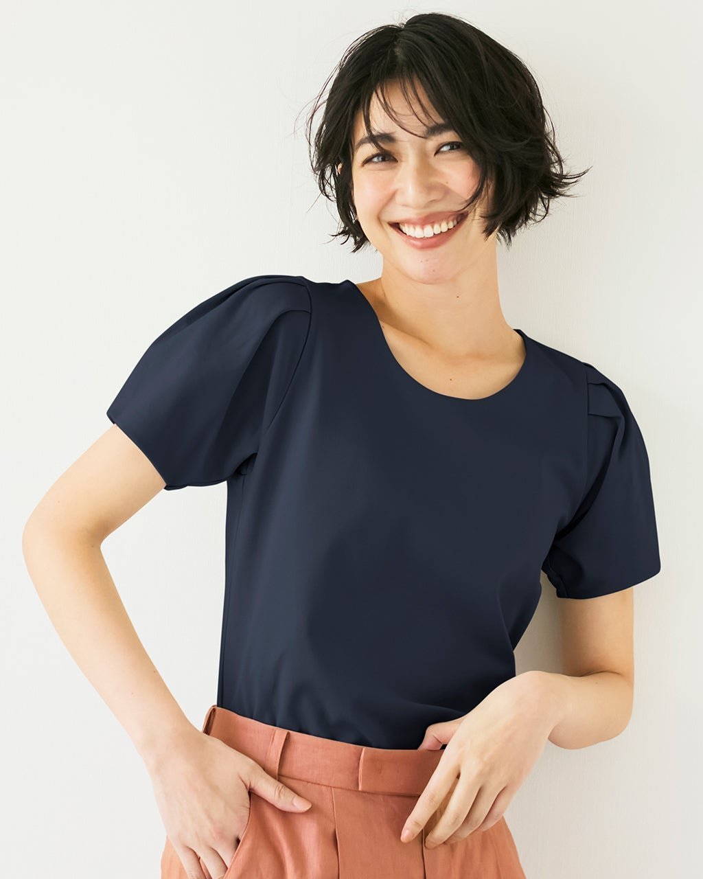 【ドゥクラッセ/DoCLASSE】のタックパフスリーブ/半袖・ドゥクラッセTシャツ インテリア・キッズ・メンズ・レディースファッション・服の通販 founy(ファニー) 　ファッション　Fashion　レディースファッション　Fashion for Women　トップス・カットソー　Cut & Sew Tops　シャツ・ブラウス・オフィスカジュアル　Elegant Blouses & Button-Ups　ロングTシャツ・Tシャツ　Longline T-Shirts & Tees　カットソー・ベーシックTシャツ　Cut-and-Sewn Tops / Stretch Tees & Basics　インナー　Innerwear　カットソー　Cut and Sewn Top　ショルダー　Shoulder, Shoulder Strap　シンプル　Simple, Minimal　ジャケット　Jacket, Outerwear　スリーブ　Sleeve, Long Sleeve / Short Sleeve　デニム　Denim, Jeans Material　定番　Standard, Basic Item　なめらか　Smooth, Silky Texture　パール　Pearl, Pearl Accent　ベーシック　Basic, Essential　半袖　Short Sleeve, Half Sleeve　新作・新入荷　New Arrivals / New In　おすすめ　Recommended / Our Picks　ビジネス 仕事 通勤　Business / Work / Commuting　ミッドナイトブルー|ID: prp329100004926126 ipo3291000000036964008