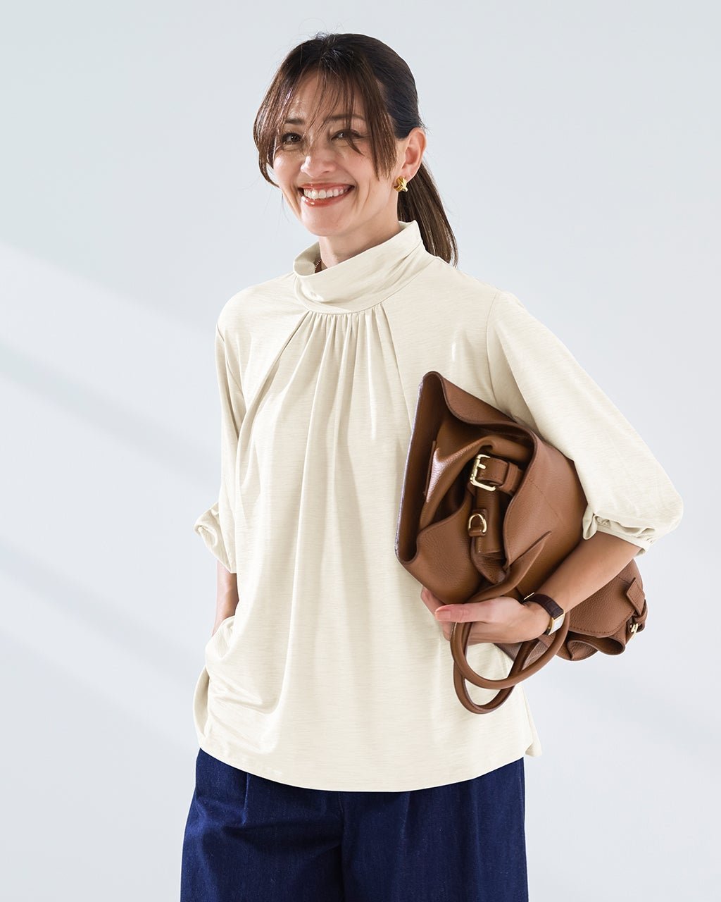 【ドゥクラッセ/DoCLASSE】のUVスラブ・フレアハイネック/5分袖 インテリア・キッズ・メンズ・レディースファッション・服の通販 founy(ファニー) 　ファッション　Fashion　レディースファッション　Fashion for Women　トップス・カットソー　Cut & Sew Tops　シャツ・ブラウス・オフィスカジュアル　Elegant Blouses & Button-Ups　ロングTシャツ・Tシャツ　Longline T-Shirts & Tees　カットソー・ベーシックTシャツ　Cut-and-Sewn Tops / Stretch Tees & Basics　新作・新入荷　New Arrivals / New In　エレガント 上品　Elegant　カットソー　Cut and Sewn Top　ギャザー　Gathered, Ruffled　スリーブ　Sleeve, Long Sleeve / Short Sleeve　ハイネック　High Neck, Mock Neck　フレア　Flare, Flared　夏　Summer　旅行　Travel　オフホワイト|ID: prp329100004926131 ipo3291000000036964031