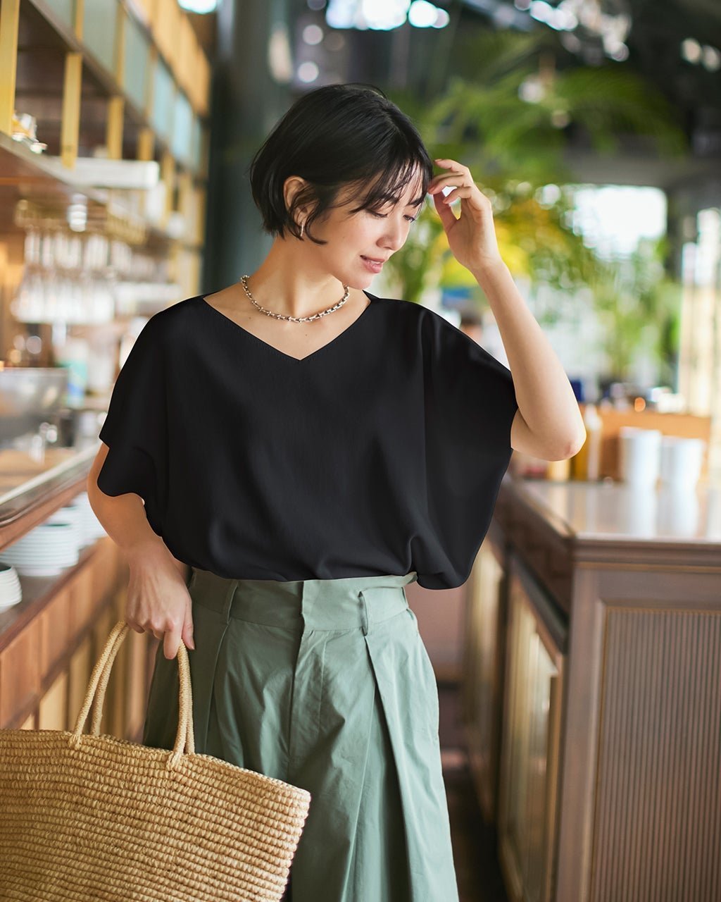 【ドゥクラッセ/DoCLASSE】のUVカット・前後2WAY総針編みプルオーバー インテリア・キッズ・メンズ・レディースファッション・服の通販 founy(ファニー) 　ファッション　Fashion　レディースファッション　Fashion for Women　トップス・カットソー　Cut & Sew Tops　ニット　Knit Tops & Sweaters　カジュアルプルオーバー・ニットトップス　Pullovers & Knit Tops / Casual Pullovers　新作・新入荷　New Arrivals / New In　スリーブ　Sleeve, Long Sleeve / Short Sleeve　セーター　Sweater, Knitwear　フレンチ　French, French Style　エレガント 上品　Elegant　ブラック|ID: prp329100004926134 ipo3291000000036964053