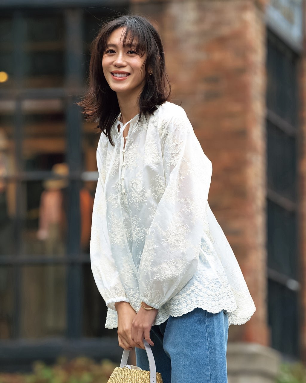 【ドゥクラッセ/DoCLASSE】のフラワー刺繍・スカラップブラウス 人気、トレンドファッション・服の通販 founy(ファニー) 　ファッション　Fashion　レディースファッション　Fashion for Women　トップス・カットソー　Cut & Sew Tops　シャツ・ブラウス・オフィスカジュアル　Elegant Blouses & Button-Ups　新作・新入荷　New Arrivals / New In　ギャザー　Gathered, Ruffled　スカラップ　Scallop, Scalloped Edge　フラワー　Flower, Floral　リボン　Ribbon, Bow　 other-1|ID: prp329100004926167 ipo3291000000036964240