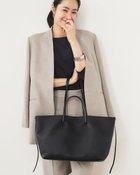 【ドゥクラッセ/DoCLASSE】のウルトラライト・2WAYバッグ 人気、トレンドファッション・服の通販 founy(ファニー) ファッション Fashion レディースファッション Fashion for Women バッグ Bags レイングッズ・傘・晴雨兼用傘 Umbrellas & Rain Gear スマホ Smartphone, Mobile Device 台形 A-Line, Trapezoid Shape バランス Balance, Style Balance フォルム Silhouette, Form ポケット Pocket, Pocket Detail 日傘 Parasol, UV Umbrella リボン Ribbon, Bow 旅行 Travel エレガント 上品 Elegant ビジネス 仕事 通勤 Business / Work / Commuting thumbnail ブラック|ID: prp329100004931607 ipo3291000000037015031