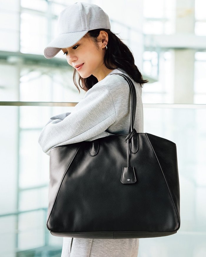 【ドゥクラッセ/DoCLASSE】の本革・エアートートバッグL インテリア・キッズ・メンズ・レディースファッション・服の通販 founy(ファニー) https://founy.com/ ファッション Fashion レディースファッション Fashion for Women バッグ Bags レイングッズ・傘・晴雨兼用傘 Umbrellas & Rain Gear フィット Fit, Slim Fit フォルム Silhouette, Form ビジネス 仕事 通勤 Business / Work / Commuting 日傘 Parasol, UV Umbrella 雑誌 Magazine, Fashion Magazine |ID: prp329100004931777 ipo3291000000037102199