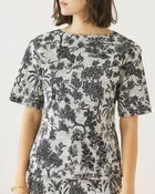 【ドゥクラッセ/DoCLASSE】のイタリアンジャカード・フォルムチュニック 人気、トレンドファッション・服の通販 founy(ファニー) ファッション Fashion レディースファッション Fashion for Women トップス・カットソー Cut & Sew Tops おすすめ Recommended / Our Picks イタリア Italy シェイプ Shape, Slim Fit ジャカード／ジャガード Jacquard, Woven Pattern スマート Smart, Elegant スリーブ Sleeve, Long Sleeve / Short Sleeve ハーフ Half, Half-Length フォルム Silhouette, Form ボタニカル Botanical, Floral Pattern thumbnail ホワイト|ID: prp329100004931786 ipo3291000000037016054