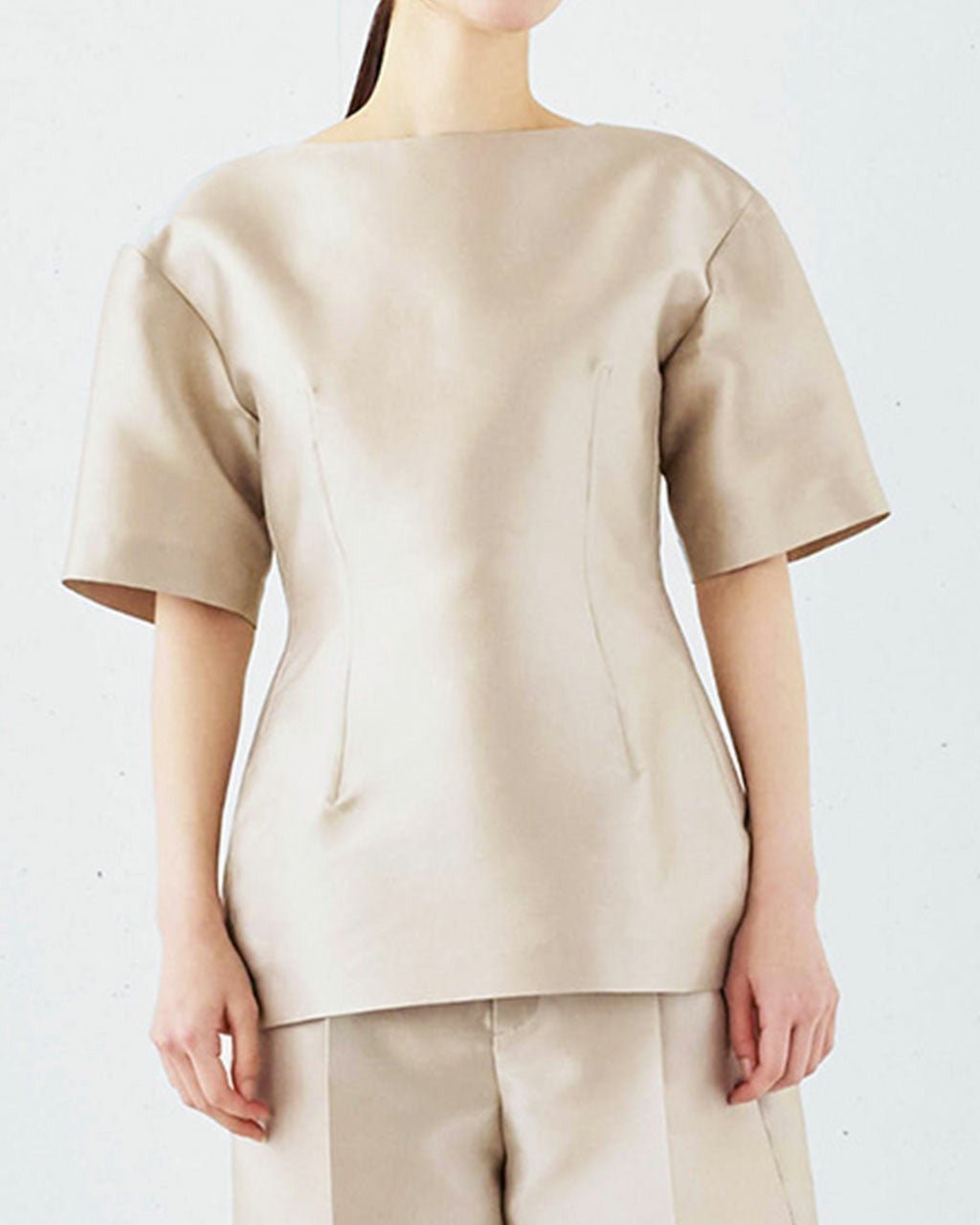 【ドゥクラッセ/DoCLASSE】のイタリアンタフタ・ダーツブラウス インテリア・キッズ・メンズ・レディースファッション・服の通販 founy(ファニー) 　ファッション　Fashion　レディースファッション　Fashion for Women　トップス・カットソー　Cut & Sew Tops　シャツ・ブラウス・オフィスカジュアル　Elegant Blouses & Button-Ups　おすすめ　Recommended / Our Picks　イタリア　Italy　エレガント 上品　Elegant　シェイプ　Shape, Slim Fit　ショート　Short, Short Length　シルク　Silk, 100% Silk　セットアップ　Set-Up, Coordinated Outfit　センター　Center, Center Line　タフタ　Taffeta, Structured Fabric　フォルム　Silhouette, Form　リボン　Ribbon, Bow　ベージュ|ID: prp329100004931787 ipo3291000000037016060