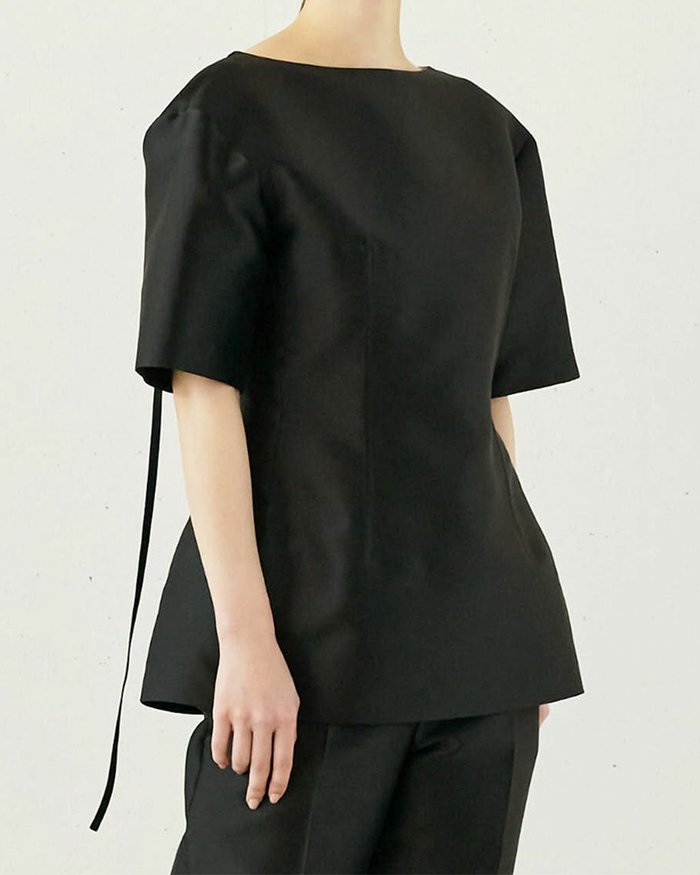 【ドゥクラッセ/DoCLASSE】のイタリアンタフタ・ダーツブラウス インテリア・キッズ・メンズ・レディースファッション・服の通販 founy(ファニー) https://founy.com/ ファッション Fashion レディースファッション Fashion for Women トップス・カットソー Cut & Sew Tops シャツ・ブラウス・オフィスカジュアル Elegant Blouses & Button-Ups おすすめ Recommended / Our Picks イタリア Italy エレガント 上品 Elegant シェイプ Shape, Slim Fit ショート Short, Short Length シルク Silk, 100% Silk セットアップ Set-Up, Coordinated Outfit センター Center, Center Line タフタ Taffeta, Structured Fabric フォルム Silhouette, Form リボン Ribbon, Bow |ID: prp329100004931787 ipo3291000000037098077