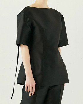 【ドゥクラッセ/DoCLASSE】のイタリアンタフタ・ダーツブラウス 人気、トレンドファッション・服の通販 founy(ファニー) ファッション Fashion レディースファッション Fashion for Women トップス・カットソー Cut & Sew Tops シャツ・ブラウス・オフィスカジュアル Elegant Blouses & Button-Ups おすすめ Recommended / Our Picks イタリア Italy エレガント 上品 Elegant シェイプ Shape, Slim Fit ショート Short, Short Length シルク Silk, 100% Silk セットアップ Set-Up, Coordinated Outfit センター Center, Center Line タフタ Taffeta, Structured Fabric フォルム Silhouette, Form リボン Ribbon, Bow |ID:prp329100004931787