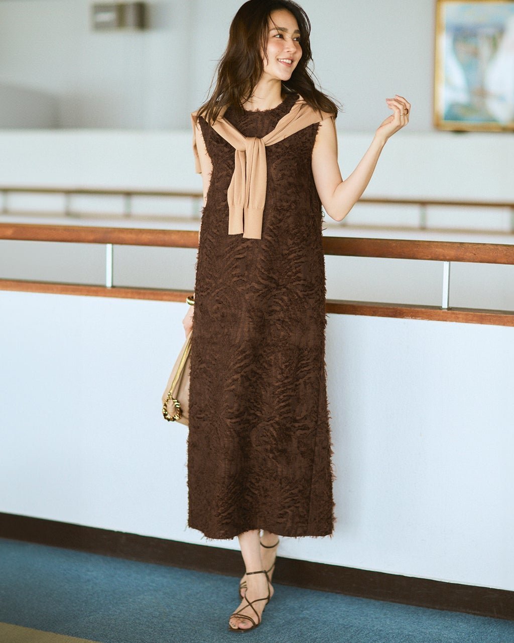 【ドゥクラッセ/DoCLASSE】のカットジャカード・サックワンピース インテリア・キッズ・メンズ・レディースファッション・服の通販 founy(ファニー) 　ファッション　Fashion　レディースファッション　Fashion for Women　ワンピース　Dresses　新作・新入荷　New Arrivals / New In　シンプル　Simple, Minimal　ジャカード／ジャガード　Jacquard, Woven Pattern　ブラウン|ID: prp329100004931791 ipo3291000000037016080