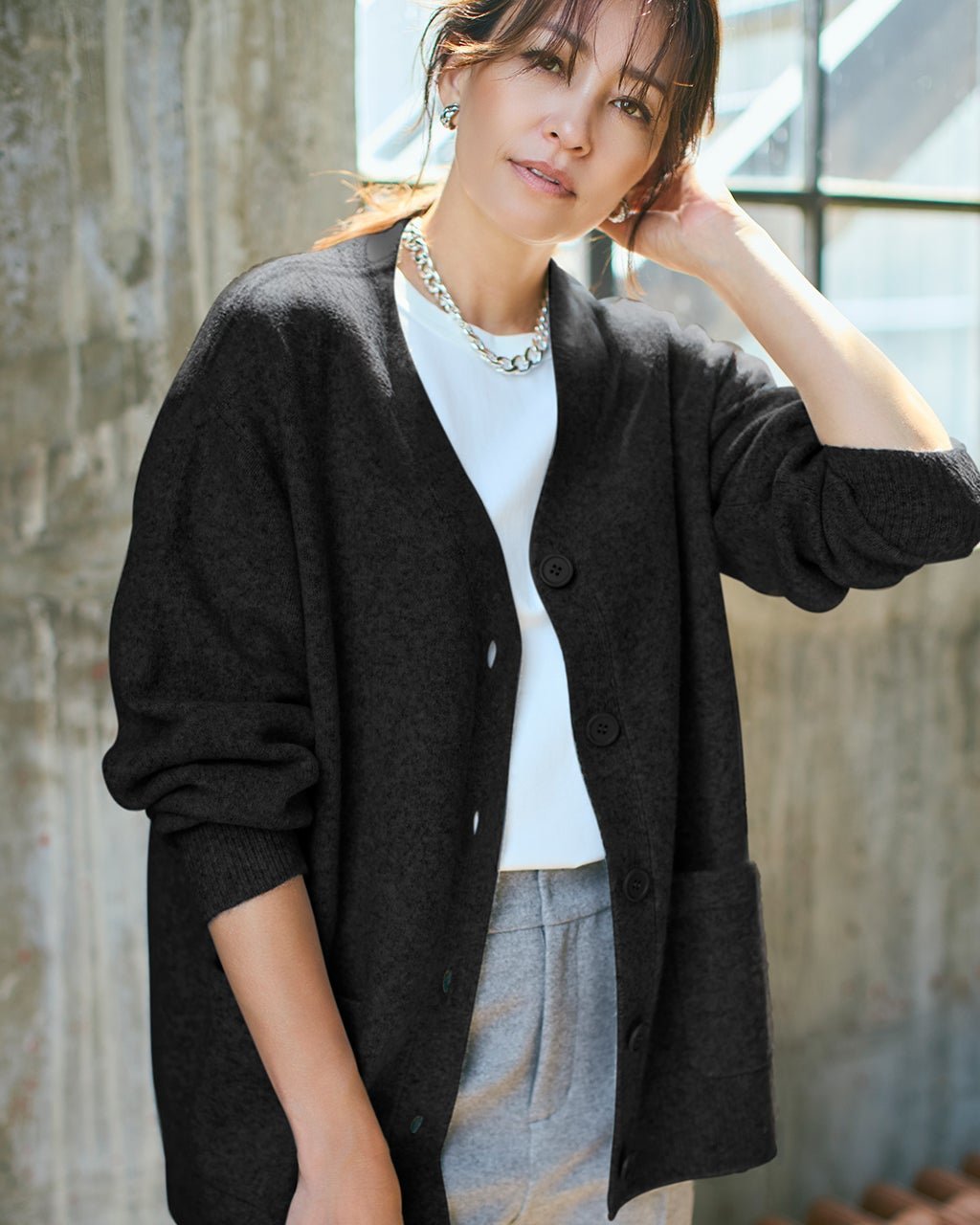 【ドゥクラッセ/DoCLASSE】のウール混タム・Vネックカーディガン インテリア・キッズ・メンズ・レディースファッション・服の通販 founy(ファニー) 　ファッション　Fashion　レディースファッション　Fashion for Women　トップス・カットソー　Cut & Sew Tops　カーディガン・羽織り　Layered Style Cardigans　Vネックトップス　V-Neck Tops / V-Cut Neckline Shirts　なめらか　Smooth, Silky Texture　カーディガン　Cardigan, Knitwear　ストレッチ　Stretch, Stretchy Fabric　セーター　Sweater, Knitwear　フロント　Front, Front Design　ボックス　Boxy, Box Shape　ポケット　Pocket, Pocket Detail　エレガント 上品　Elegant　人気　Popular, Best Seller　ブラック|ID: prp329100004932658 ipo3291000000037023145