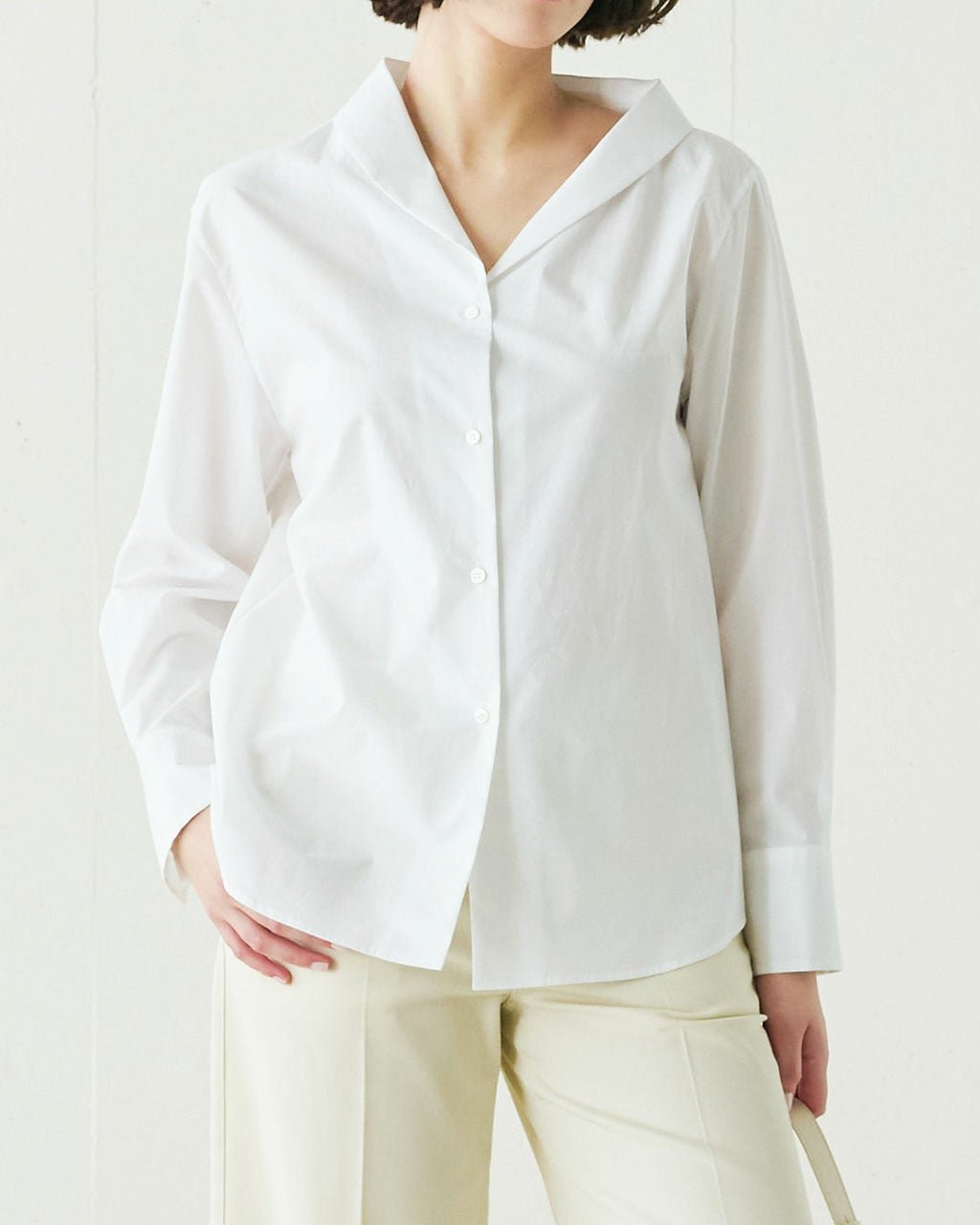 【ドゥクラッセ/DoCLASSE】の高密度コットン・アシメブラウス インテリア・キッズ・メンズ・レディースファッション・服の通販 founy(ファニー) 　ファッション　Fashion　レディースファッション　Fashion for Women　トップス・カットソー　Cut & Sew Tops　シャツ・ブラウス・オフィスカジュアル　Elegant Blouses & Button-Ups　アシンメトリー　Asymmetrical Style　シンプル　Simple, Minimal　タイプライター　Typewriter Fabric, Crisp Cotton　今季　This Season, Current Season　夏　Summer　定番　Standard, Basic Item　春　Spring　S/S・春夏　SS, Spring/Summer, Warm Season　ホワイト|ID: prp329100004932734 ipo3291000000037024039