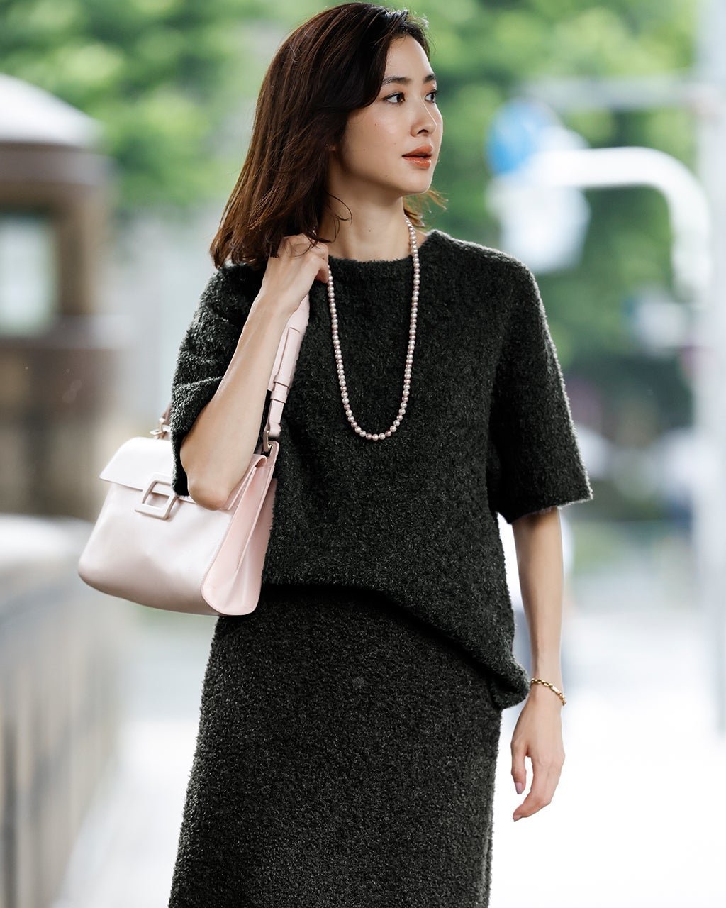 【ドゥクラッセ/DoCLASSE】のブークレニット・ハーフスリーブトップス インテリア・キッズ・メンズ・レディースファッション・服の通販 founy(ファニー) 　ファッション　Fashion　レディースファッション　Fashion for Women　ワンピース　Dresses　セットアップ　Matching Sets　レディーストップス・ブラウス　Tops & Blouses / Assorted Women's Tops　セットアップ　Set-Up, Coordinated Outfit　デニム　Denim, Jeans Material　フォルム　Silhouette, Form　モコモコ　Fuzzy, Fluffy　モダン　Modern, Contemporary　ループ　Loop, Loop Knit　ブラック|ID: prp329100004932764 ipo3291000000037024419