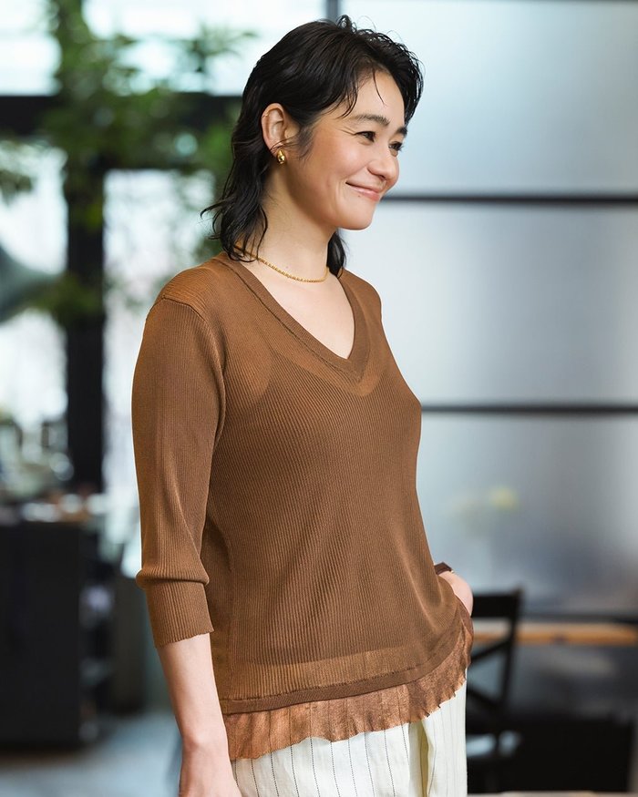 【ドゥクラッセ/DoCLASSE】のシアーリブ・裾フリルトップス/Vネック インテリア・キッズ・メンズ・レディースファッション・服の通販 founy(ファニー) https://founy.com/ ファッション Fashion レディースファッション Fashion for Women トップス・カットソー Cut & Sew Tops ニット Knit Tops & Sweaters Vネックトップス V-Neck Tops / V-Cut Neckline Shirts 新作・新入荷 New Arrivals / New In おすすめ Recommended / Our Picks カットソー Cut and Sewn Top サマー Summer, Summer Style セーター Sweater, Knitwear フリル Frill, Ruffle エレガント 上品 Elegant |ID: prp329100004933924 ipo3291000000037140082