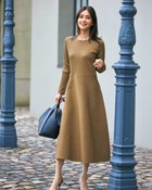 【ドゥクラッセ/DoCLASSE】の3Dニット・フィット&フレア長袖ワンピース キャメル|ID: prp329100004934004 ipo3291000000037098161