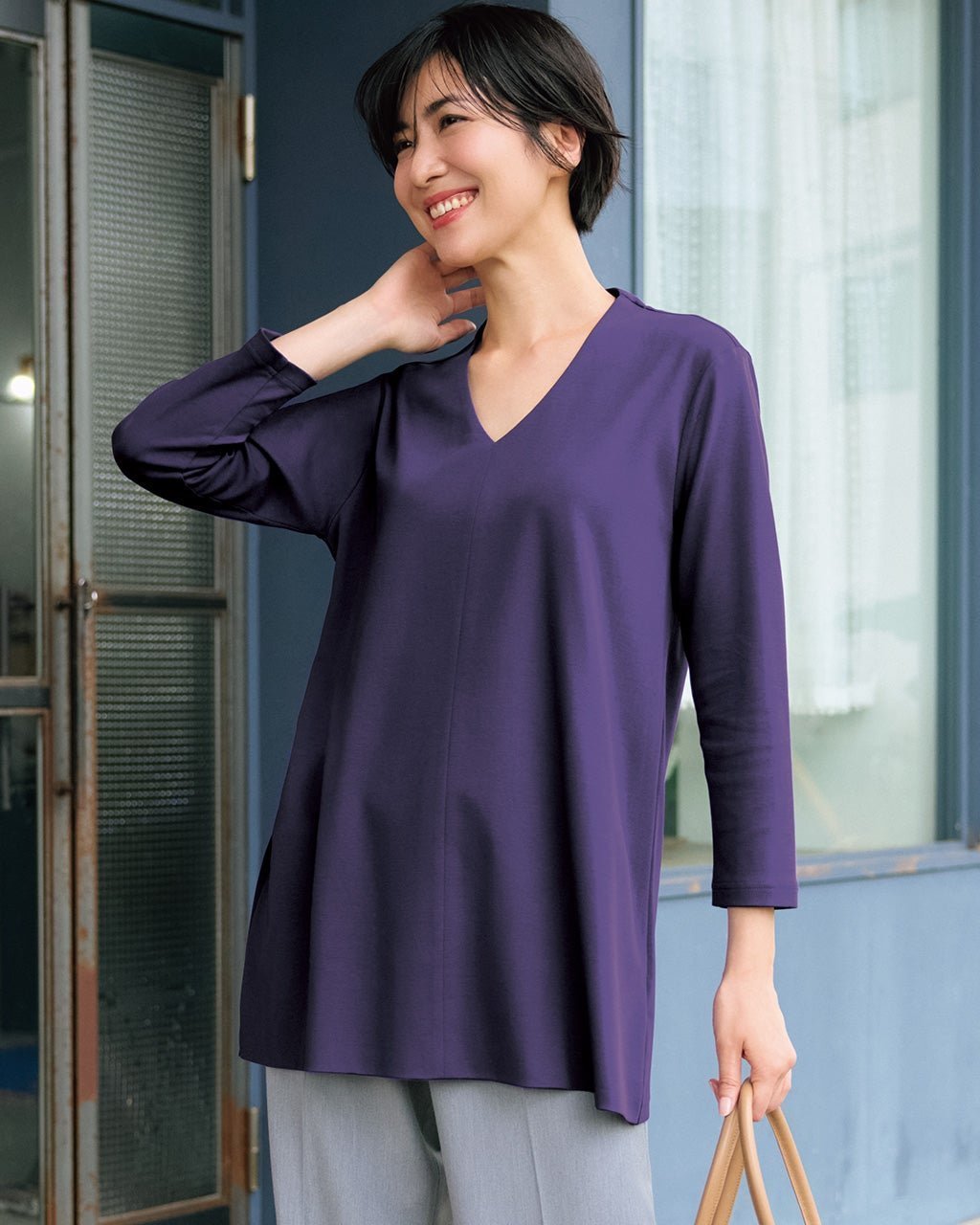 【ドゥクラッセ/DoCLASSE】の立体Vネック長め丈/8分袖・ドゥクラッセTシャツ インテリア・キッズ・メンズ・レディースファッション・服の通販 founy(ファニー) 　ファッション　Fashion　レディースファッション　Fashion for Women　トップス・カットソー　Cut & Sew Tops　シャツ・ブラウス・オフィスカジュアル　Elegant Blouses & Button-Ups　ロングTシャツ・Tシャツ　Longline T-Shirts & Tees　カットソー・ベーシックTシャツ　Cut-and-Sewn Tops / Stretch Tees & Basics　Vネックトップス　V-Neck Tops / V-Cut Neckline Shirts　インナー　Innerwear　カットソー　Cut and Sewn Top　シンプル　Simple, Minimal　ジャケット　Jacket, Outerwear　ダブル　Double, Double-Breasted　デニム　Denim, Jeans Material　定番　Standard, Basic Item　なめらか　Smooth, Silky Texture　パール　Pearl, Pearl Accent　フロント　Front, Front Design　ベーシック　Basic, Essential　半袖　Short Sleeve, Half Sleeve　おすすめ　Recommended / Our Picks　エレガント 上品　Elegant　ビジネス 仕事 通勤　Business / Work / Commuting　茄子紺|ID: prp329100004934014 ipo3291000000037032433