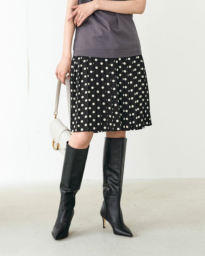 【ドゥクラッセ/DoCLASSE】の二重織りドット・プリーツスカート インテリア・キッズ・メンズ・レディースファッション・服の通販 founy(ファニー) https://founy.com/ ファッション Fashion レディースファッション Fashion for Women スカート Skirts プリーツスカート / 上品フェミニンスタイル Pleated Skirts とろみ Fluid, Flowy Fabric ドット Polka Dot, Dot Pattern プリーツ Pleats, Pleated モノトーン Monotone, Black and White ロング Long, Long-Length 今季 This Season, Current Season |ID: prp329100004934076 ipo3291000000037032701
