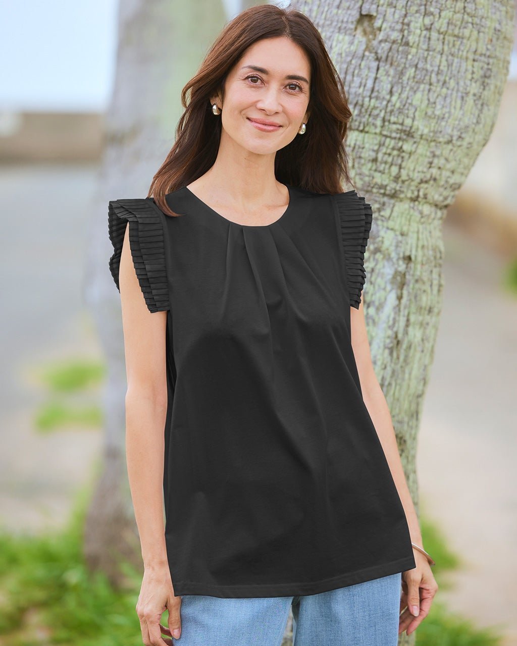 【ドゥクラッセ/DoCLASSE】のプリーツスリーブ・カットソーブラウス インテリア・キッズ・メンズ・レディースファッション・服の通販 founy(ファニー) 　ファッション　Fashion　レディースファッション　Fashion for Women　トップス・カットソー　Cut & Sew Tops　シャツ・ブラウス・オフィスカジュアル　Elegant Blouses & Button-Ups　カットソー・ベーシックTシャツ　Cut-and-Sewn Tops / Stretch Tees & Basics　カットソー　Cut and Sewn Top　スリーブ　Sleeve, Long Sleeve / Short Sleeve　ノースリーブ　Sleeveless, No-Sleeve　ボトム　Bottoms, Lower Wear　ブラック|ID: prp329100004934083 ipo3291000000037032721