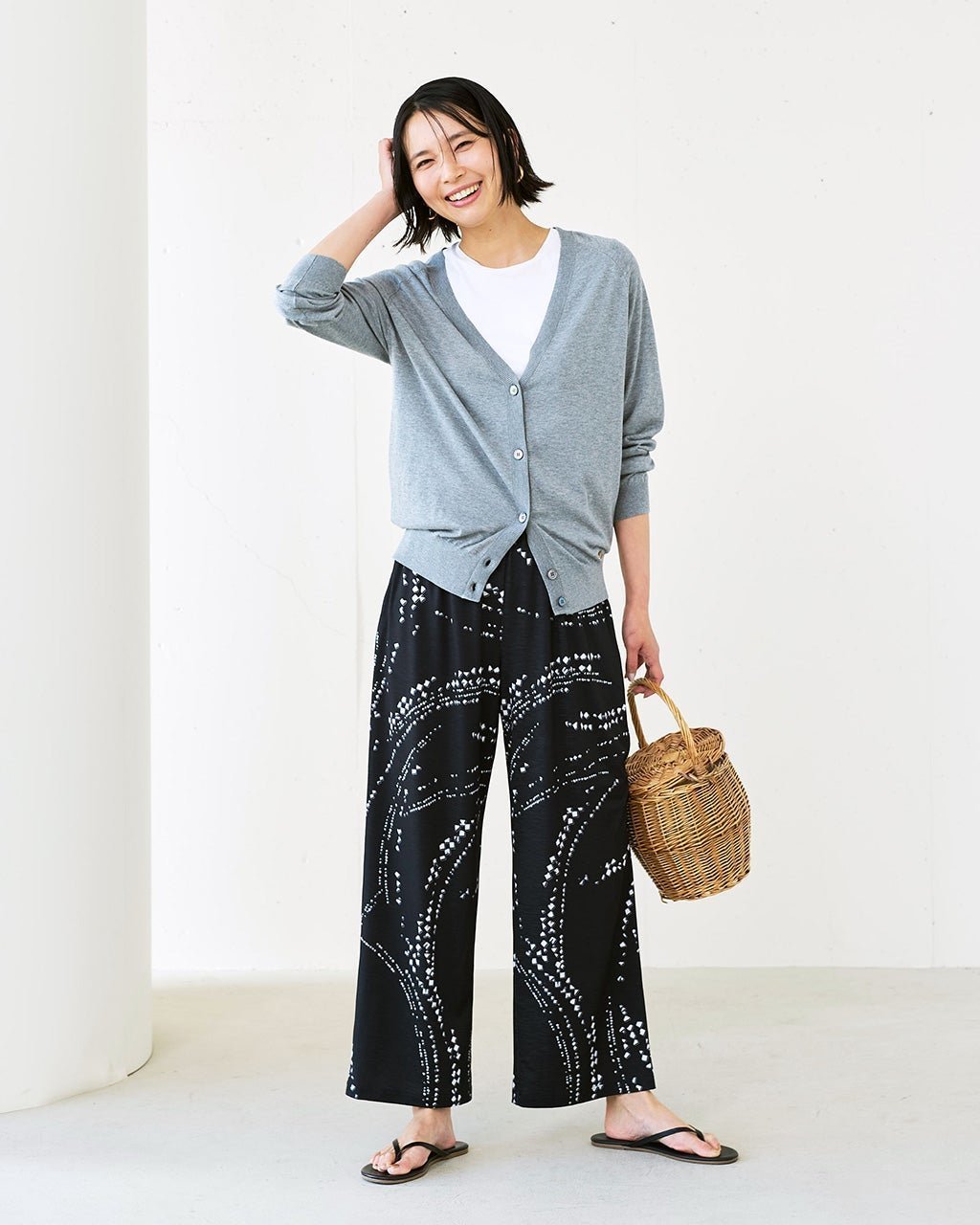 【ドゥクラッセ/DoCLASSE】のUVスラブ・ストレートパンツ/68㎝ インテリア・キッズ・メンズ・レディースファッション・服の通販 founy(ファニー) 　ファッション　Fashion　レディースファッション　Fashion for Women　パンツ　Pants & Trousers　ストレート　Straight, Straight Cut　ワイド　Wide, Wide Fit　人気　Popular, Best Seller　ビジネス 仕事 通勤　Business / Work / Commuting　夏　Summer　旅行　Travel　ブラック&times;ホワイト|ID: prp329100004934091 ipo3291000000037032776