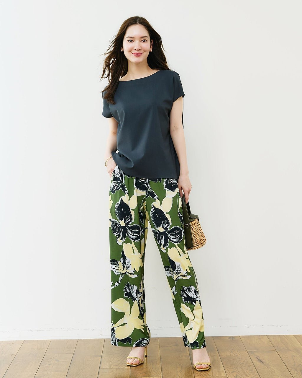 【ドゥクラッセ/DoCLASSE】のUVスラブ・ストレートパンツ/68㎝ インテリア・キッズ・メンズ・レディースファッション・服の通販 founy(ファニー) 　ファッション　Fashion　レディースファッション　Fashion for Women　パンツ　Pants & Trousers　ストレート　Straight, Straight Cut　ワイド　Wide, Wide Fit　人気　Popular, Best Seller　ビジネス 仕事 通勤　Business / Work / Commuting　夏　Summer　旅行　Travel　グリーンティー|ID: prp329100004934091 ipo3291000000037032795