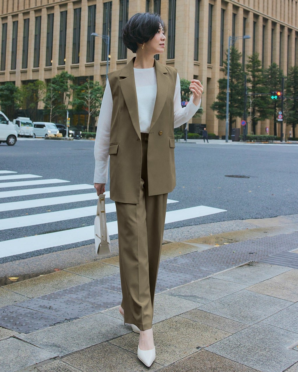 【ドゥクラッセ/DoCLASSE】のライトツイル・タックワイドパンツ インテリア・キッズ・メンズ・レディースファッション・服の通販 founy(ファニー) 　ファッション　Fashion　レディースファッション　Fashion for Women　パンツ　Pants & Trousers　ツイル　Twist, Twisted Detail　マニッシュ　Mannish, Boyish　ワイド　Wide, Wide Fit　エレガント 上品　Elegant　オリーブ|ID: prp329100004934124 ipo3291000000037032955