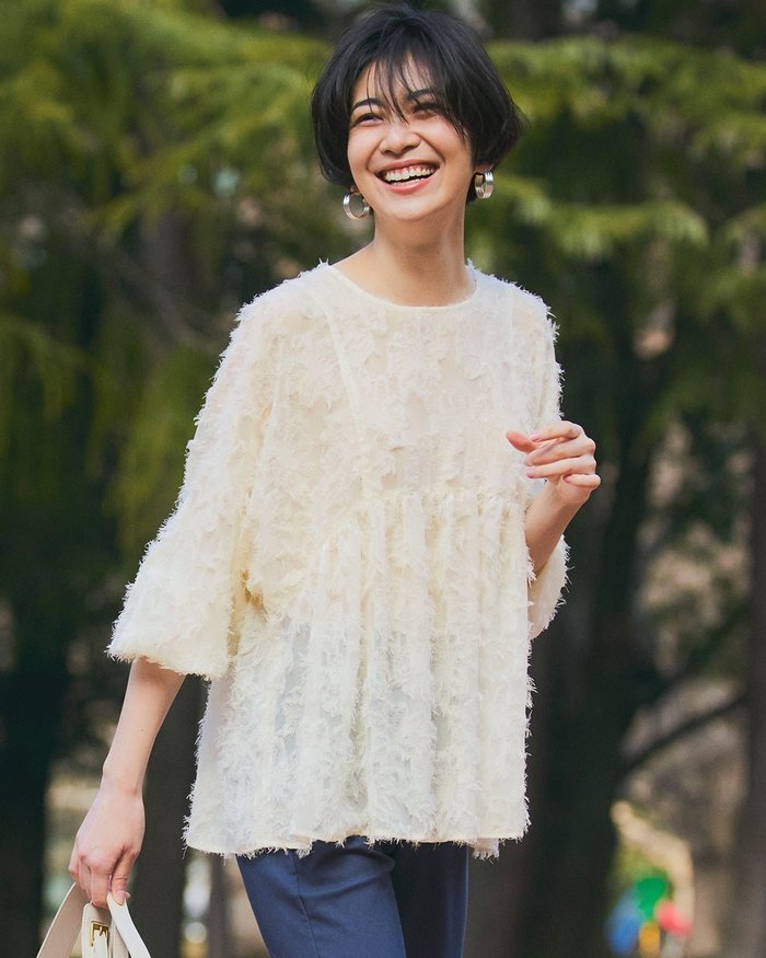 【ドゥクラッセ/DoCLASSE】の花柄カットジャカード・シアーブラウス インテリア・キッズ・メンズ・レディースファッション・服の通販 founy(ファウニー) https://founy.com/ ファッション Fashion レディースファッション Fashion for Women トップス・カットソー Cut & Sew Tops シャツ・ブラウス・オフィスカジュアル Elegant Blouses & Button-Ups 花柄・フラワープリント・モチーフ Floral Prints & Motifs / Flower Pattern Tops カフス Cuff Design シアー Sheer, See-Through ジャカード／ジャガード Jacquard, Woven Pattern フリンジ Fringe, Tassel フレア Flare, Flared エレガント 上品 Elegant |ID: prp329100004934150 ipo3291000000037345480