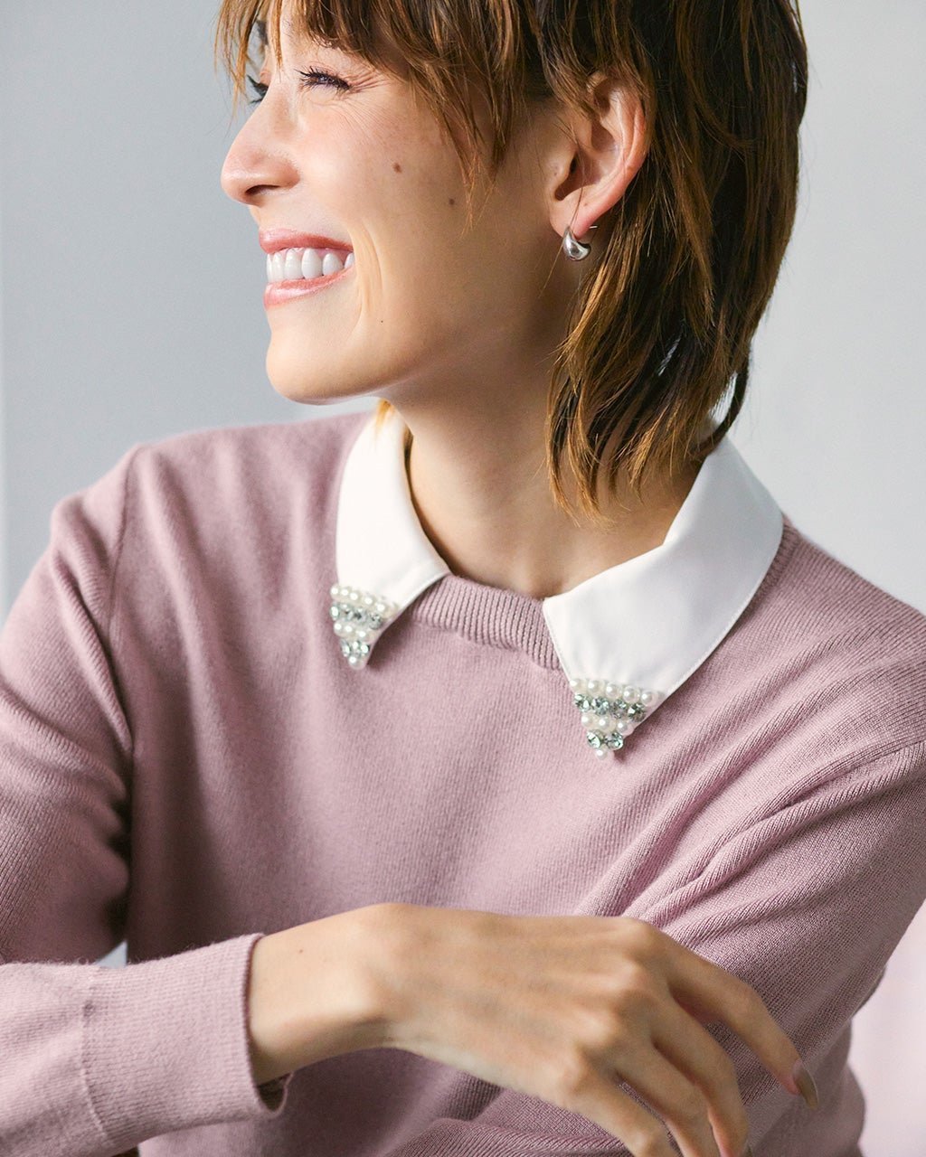 【ドゥクラッセ/DoCLASSE】のビジュー衿・総針編みプルオーバー インテリア・キッズ・メンズ・レディースファッション・服の通販 founy(ファニー) 　ファッション　Fashion　レディースファッション　Fashion for Women　トップス・カットソー　Cut & Sew Tops　ニット　Knit Tops & Sweaters　カジュアルプルオーバー・ニットトップス　Pullovers & Knit Tops / Casual Pullovers　ストーン　Stone, Gem-Like　セーター　Sweater, Knitwear　パール　Pearl, Pearl Accent　ビジュー　Bijou, Jewel-like Accent　フォルム　Silhouette, Form　ライラック|ID: prp329100004934261 ipo3291000000037033417