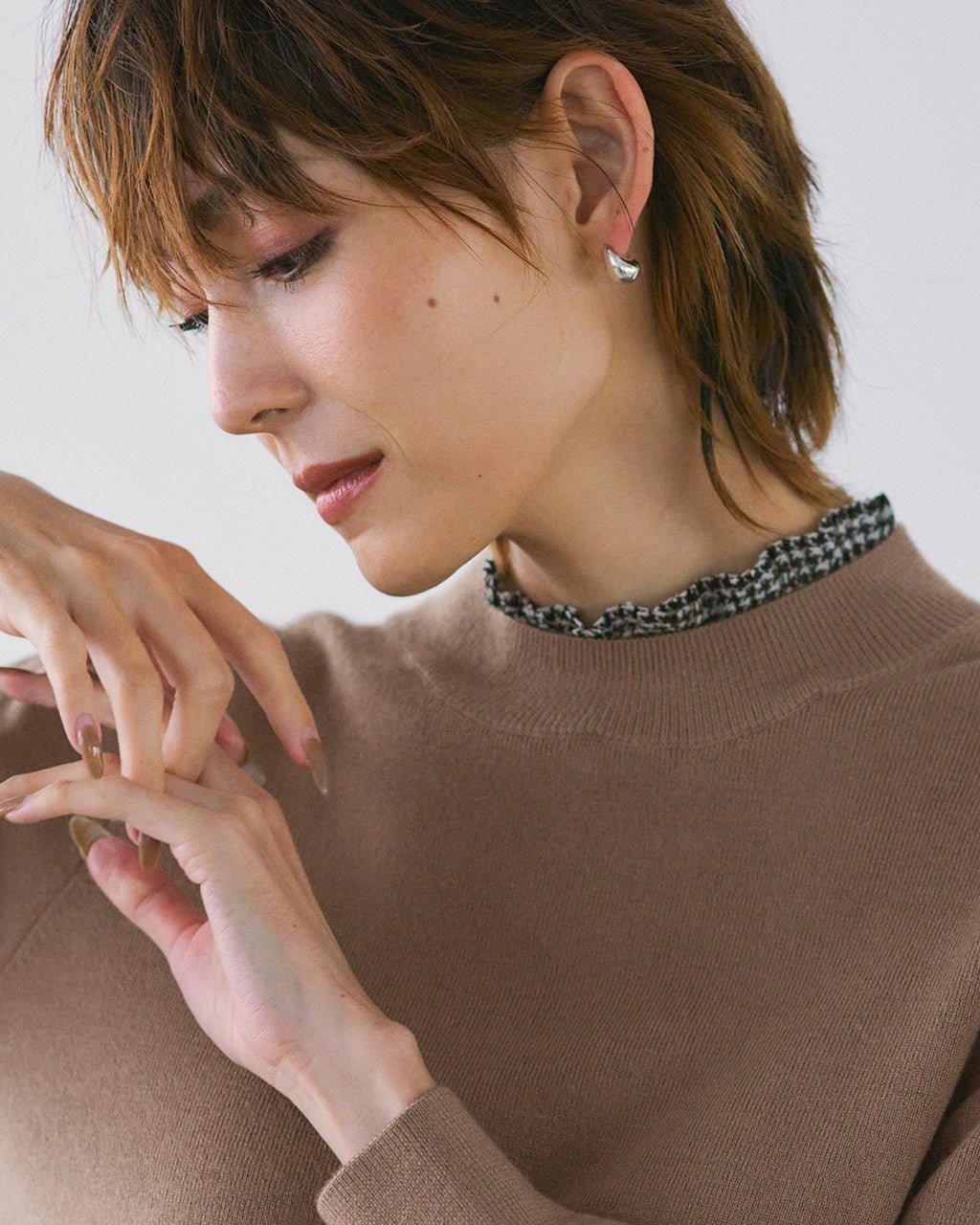 【ドゥクラッセ/DoCLASSE】のシフォン衿・総針編みハイネック 人気、トレンドファッション・服の通販 founy(ファニー) 　ファッション　Fashion　レディースファッション　Fashion for Women　トップス・カットソー　Cut & Sew Tops　ニット　Knit Tops & Sweaters　なめらか　Smooth, Silky Texture　シフォン　Chiffon, Lightweight Fabric　シンプル　Simple, Minimal　セーター　Sweater, Knitwear　ハイネック　High Neck, Mock Neck　プリーツ　Pleats, Pleated　 other-1|ID: prp329100004934262 ipo3291000000037033419