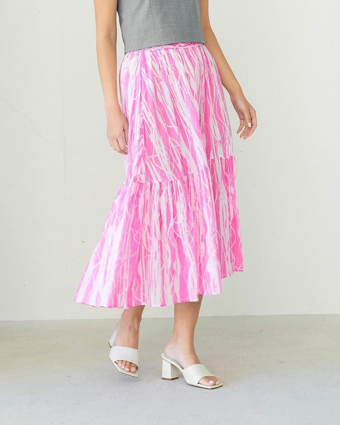 【ドゥクラッセ/DoCLASSE】のコットンローン・プリントティアードスカート インテリア・キッズ・メンズ・レディースファッション・服の通販 founy(ファニー) https://founy.com/ ファッション Fashion レディースファッション Fashion for Women スカート Skirts ティアードスカート Tiered Skirts ギャザー Gathered, Ruffled ティアード Tiered, Tiered Style ハンド Hand, Handmade プリント Print, Printed Pattern 夏 Summer |ID: prp329100004934273 ipo3291000000037033457