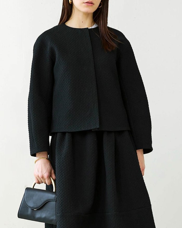 【ドゥクラッセ/DoCLASSE】のストレッチジャカード・ノーカラージャケット インテリア・キッズ・メンズ・レディースファッション・服の通販 founy(ファニー) https://founy.com/ ファッション Fashion レディースファッション Fashion for Women アウター Coat / Outerwear Collection レディースジャケット・軽アウター Jackets ノーカラージャケット / シンプル上品コーデ Collarless Jackets ショルダー Shoulder, Shoulder Strap シンプル Simple, Minimal ジャカード／ジャガード Jacquard, Woven Pattern ジャケット Jacket, Outerwear ドロップ Drop Shoulder, Dropped Style ベスト Vest, Waistcoat リボン Ribbon, Bow ワッフル Waffle, Waffle Knit 春 Spring 秋 Autumn |ID: prp329100004934327 ipo3291000000037057429