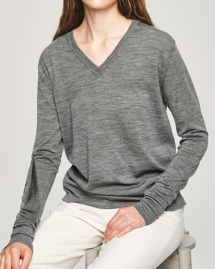 【ドゥクラッセ/DoCLASSE】のスーパーファインメリノ・ニュアンスVネック インテリア・キッズ・メンズ・レディースファッション・服の通販 founy(ファニー) https://founy.com/ ファッション Fashion レディースファッション Fashion for Women トップス・カットソー Cut & Sew Tops ニット Knit Tops & Sweaters Vネックトップス V-Neck Tops / V-Cut Neckline Shirts インナー Innerwear フォルム Silhouette, Form A/W・秋冬 Autumn/Winter |ID: prp329100004934432 ipo3291000000037034033