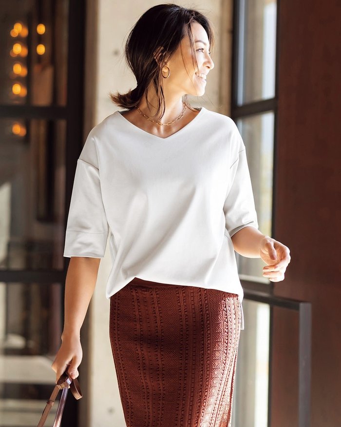 【ドゥクラッセ/DoCLASSE】の抜け感Vネック/5分袖・ドゥクラッセTシャツ インテリア・キッズ・メンズ・レディースファッション・服の通販 founy(ファニー) https://founy.com/ ファッション Fashion レディースファッション Fashion for Women トップス・カットソー Cut & Sew Tops シャツ・ブラウス・オフィスカジュアル Elegant Blouses & Button-Ups ロングTシャツ・Tシャツ Longline T-Shirts & Tees カットソー・ベーシックTシャツ Cut-and-Sewn Tops / Stretch Tees & Basics Vネックトップス V-Neck Tops / V-Cut Neckline Shirts インナー Innerwear カットソー Cut and Sewn Top シンプル Simple, Minimal ジャケット Jacket, Outerwear デニム Denim, Jeans Material 定番 Standard, Basic Item なめらか Smooth, Silky Texture パール Pearl, Pearl Accent ベーシック Basic, Essential 半袖 Short Sleeve, Half Sleeve おすすめ Recommended / Our Picks ビジネス 仕事 通勤 Business / Work / Commuting |ID: prp329100004934542 ipo3291000000037057601