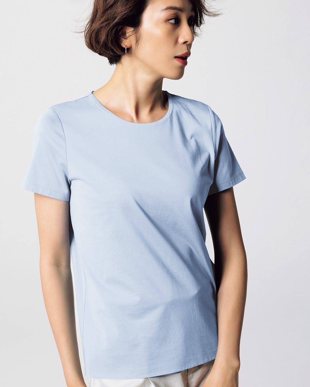 【ドゥクラッセ/DoCLASSE】のクルーネック/半袖・ドゥクラッセTシャツ インテリア・キッズ・メンズ・レディースファッション・服の通販 founy(ファニー) 　ファッション　Fashion　レディースファッション　Fashion for Women　トップス・カットソー　Cut & Sew Tops　シャツ・ブラウス・オフィスカジュアル　Elegant Blouses & Button-Ups　ロングTシャツ・Tシャツ　Longline T-Shirts & Tees　カットソー・ベーシックTシャツ　Cut-and-Sewn Tops / Stretch Tees & Basics　インナー　Innerwear　カットソー　Cut and Sewn Top　シンプル　Simple, Minimal　ジャケット　Jacket, Outerwear　デニム　Denim, Jeans Material　定番　Standard, Basic Item　なめらか　Smooth, Silky Texture　パール　Pearl, Pearl Accent　ベーシック　Basic, Essential　半袖　Short Sleeve, Half Sleeve　おすすめ　Recommended / Our Picks　ビジネス 仕事 通勤　Business / Work / Commuting　ペールブルー|ID: prp329100004934584 ipo3291000000037034646