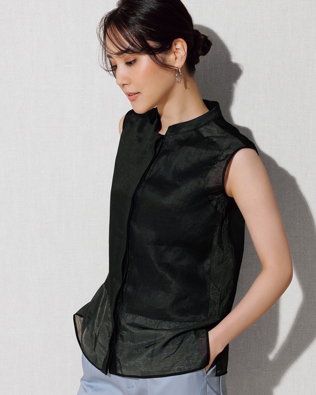 【ドゥクラッセ/DoCLASSE】のシアーデザイン・ノースリーブシャツ インテリア・キッズ・メンズ・レディースファッション・服の通販 founy(ファニー) 　ファッション　Fashion　レディースファッション　Fashion for Women　トップス・カットソー　Cut & Sew Tops　キャミソール&ノースリーブ　Camisoles & Sleeveless Tops　シャツ・ブラウス・オフィスカジュアル　Elegant Blouses & Button-Ups　コンパクト　Compact, Small Size　リネン　Linen, Linen Fabric　ブラックパターン|ID: prp329100004934604 ipo3291000000037034742