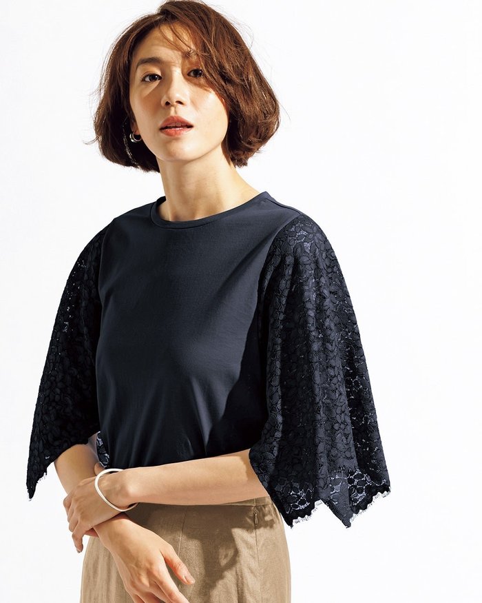 【ドゥクラッセ/DoCLASSE】のレーススリーブ・天竺カットソー インテリア・キッズ・メンズ・レディースファッション・服の通販 founy(ファウニー) https://founy.com/ ファッション Fashion レディースファッション Fashion for Women トップス・カットソー Cut & Sew Tops シャツ・ブラウス・オフィスカジュアル Elegant Blouses & Button-Ups ロングTシャツ・Tシャツ Longline T-Shirts & Tees カットソー・ベーシックTシャツ Cut-and-Sewn Tops / Stretch Tees & Basics なめらか Smooth, Silky Texture カットソー Cut and Sewn Top スクエア Square, Square Shape スリーブ Sleeve, Long Sleeve / Short Sleeve レース Lace, Lace Fabric 夏 Summer |ID: prp329100004934620 ipo3291000000037257931