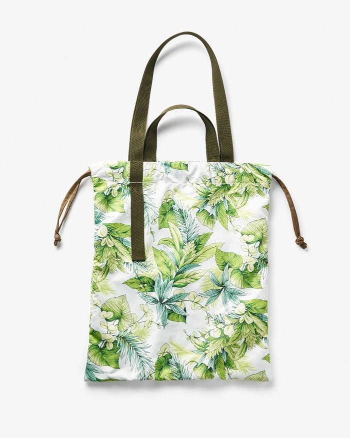 【ドゥクラッセ/DoCLASSE】のプリント柄・2WAYビッグバッグ インテリア・キッズ・メンズ・レディースファッション・服の通販 founy(ファニー) https://founy.com/ ファッション Fashion レディースファッション Fashion for Women バッグ Bags レイングッズ・傘・晴雨兼用傘 Umbrellas & Rain Gear コンパクト Compact, Small Size ショルダー Shoulder, Shoulder Strap ハンド Hand, Handmade ビッグ Big, Oversized プリント Print, Printed Pattern ポケット Pocket, Pocket Detail 巾着 Drawstring Bag, Kinchaku 日傘 Parasol, UV Umbrella |ID: prp329100004934631 ipo3291000000037034854