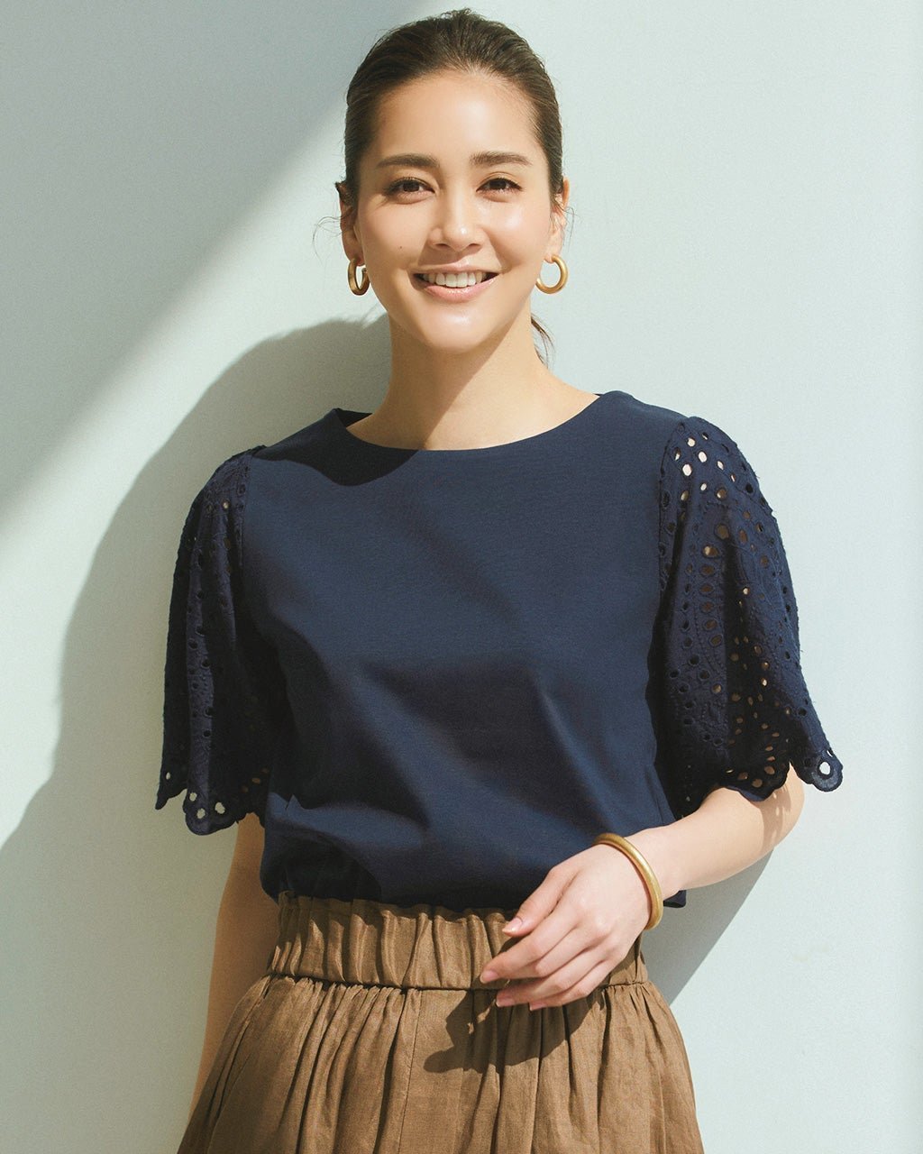 【ドゥクラッセ/DoCLASSE】のシルケットスムース・スカラップレース袖 人気、トレンドファッション・服の通販 founy(ファニー) 　ファッション　Fashion　レディースファッション　Fashion for Women　トップス・カットソー　Cut & Sew Tops　シャツ・ブラウス・オフィスカジュアル　Elegant Blouses & Button-Ups　ロングTシャツ・Tシャツ　Longline T-Shirts & Tees　カットソー・ベーシックTシャツ　Cut-and-Sewn Tops / Stretch Tees & Basics　おすすめ　Recommended / Our Picks　なめらか　Smooth, Silky Texture　カットソー　Cut and Sewn Top　シルケット　Silket, Silky Cotton　スカラップ　Scallop, Scalloped Edge　フェミニン　Feminine, Girly　フレア　Flare, Flared　レース　Lace, Lace Fabric　エレガント 上品　Elegant　 other-1|ID: prp329100004934636 ipo3291000000037034874