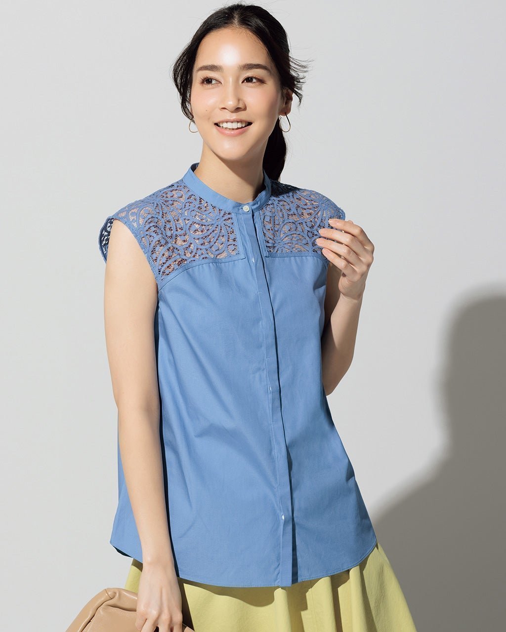 【ドゥクラッセ/DoCLASSE】のショルダーレース・ノースリーブブラウス 人気、トレンドファッション・服の通販 founy(ファニー) 　ファッション　Fashion　レディースファッション　Fashion for Women　トップス・カットソー　Cut & Sew Tops　キャミソール&ノースリーブ　Camisoles & Sleeveless Tops　シャツ・ブラウス・オフィスカジュアル　Elegant Blouses & Button-Ups　なめらか　Smooth, Silky Texture　タイプライター　Typewriter Fabric, Crisp Cotton　レース　Lace, Lace Fabric　エレガント 上品　Elegant　 other-1|ID: prp329100004934652 ipo3291000000037034940