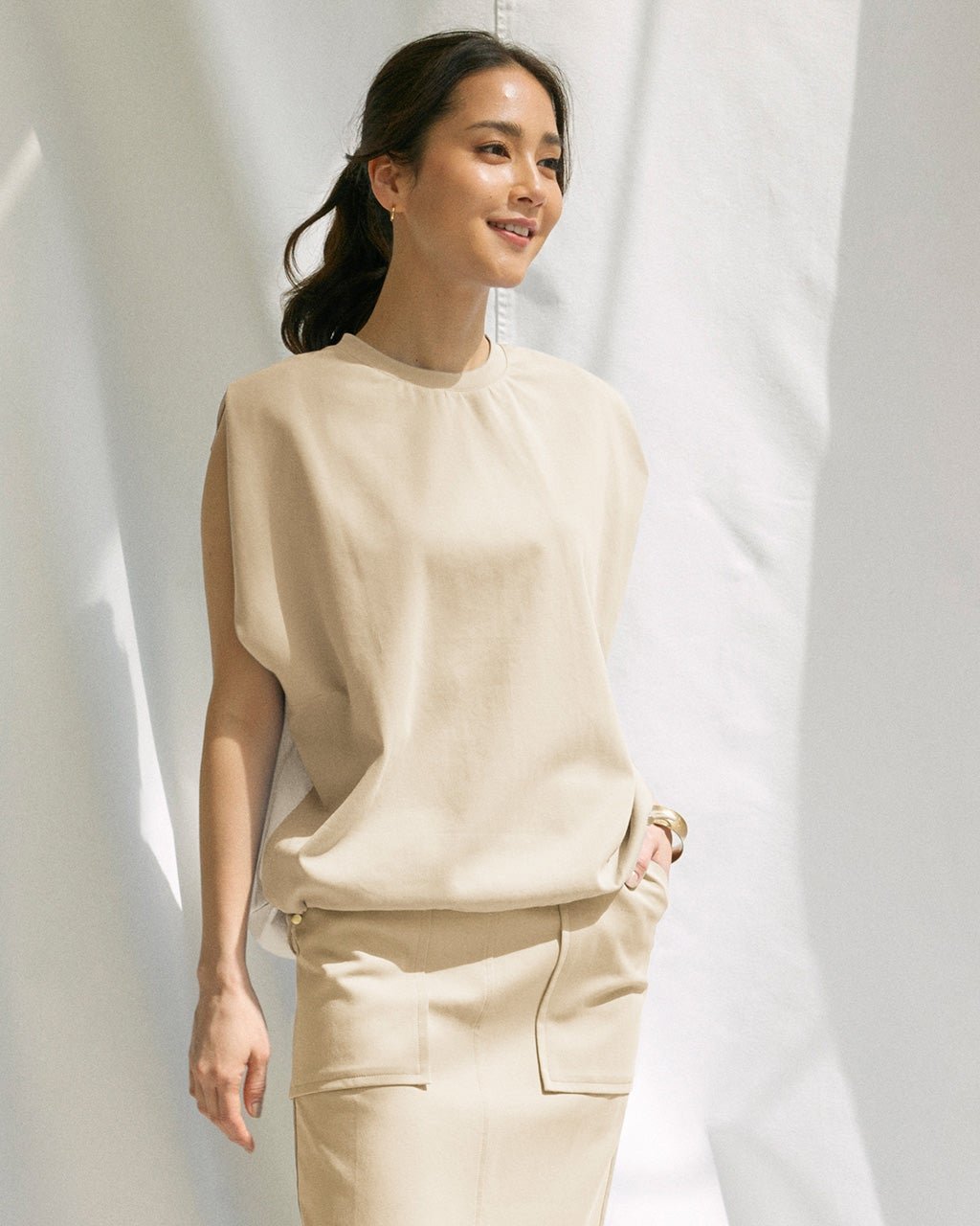 【ドゥクラッセ/DoCLASSE】のコットンポンチ・異素材デザイントップス 人気、トレンドファッション・服の通販 founy(ファニー) 　ファッション　Fashion　レディースファッション　Fashion for Women　トップス・カットソー　Cut & Sew Tops　シャツ・ブラウス・オフィスカジュアル　Elegant Blouses & Button-Ups　ロングTシャツ・Tシャツ　Longline T-Shirts & Tees　カットソー・ベーシックTシャツ　Cut-and-Sewn Tops / Stretch Tees & Basics　なめらか　Smooth, Silky Texture　カットソー　Cut and Sewn Top　スピンドル　Spindle, Drawcord　セットアップ　Set-Up, Coordinated Outfit　フォルム　Silhouette, Form　ブロード　Broadcloth, Fine Cotton　人気　Popular, Best Seller　 other-1|ID: prp329100004934656 ipo3291000000037034953