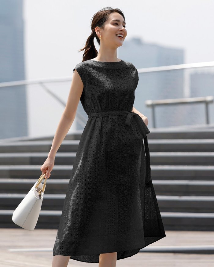 【ドゥクラッセ/DoCLASSE】のカットワークレース・バックV開きドレス インテリア・キッズ・メンズ・レディースファッション・服の通販 founy(ファウニー) https://founy.com/ ファッション Fashion レディースファッション Fashion for Women ワンピース Dresses フォーマル・パーティードレス・結婚式用ドレス Elegant & Casual Dresses バッグ Bags なめらか Smooth, Silky Texture カットソー Cut and Sewn Top ドレス Dress, One-Piece レース Lace, Lace Fabric ワーク Workwear, Utility Style |ID: prp329100004934664 ipo3291000000037034984