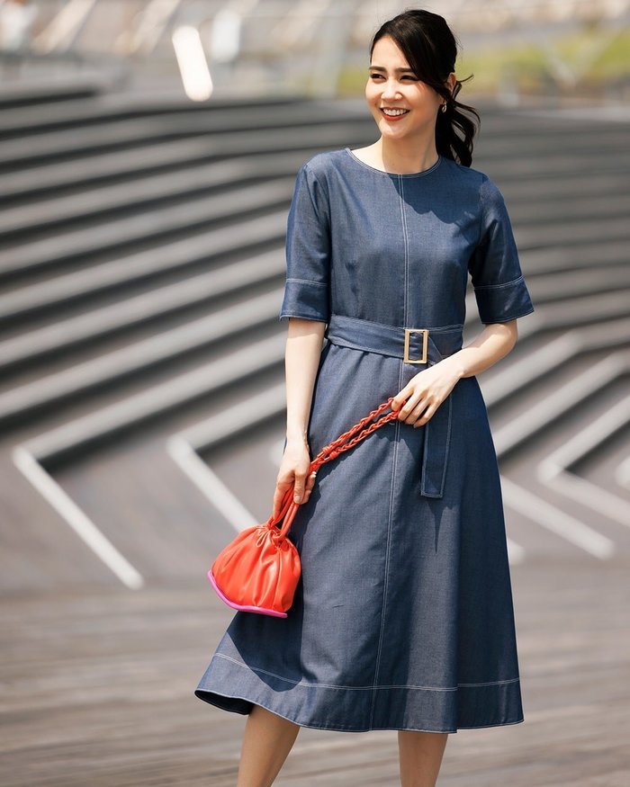 【ドゥクラッセ/DoCLASSE】の艶デニム・フィット&フレアドレス インテリア・キッズ・メンズ・レディースファッション・服の通販 founy(ファニー) https://founy.com/ ファッション Fashion レディースファッション Fashion for Women ワンピース Dresses フォーマル・パーティードレス・結婚式用ドレス Elegant & Casual Dresses デニム Denim, Jeans Material ドレス Dress, One-Piece フィット Fit, Slim Fit フレア Flare, Flared |ID: prp329100004934669 ipo3291000000037098599